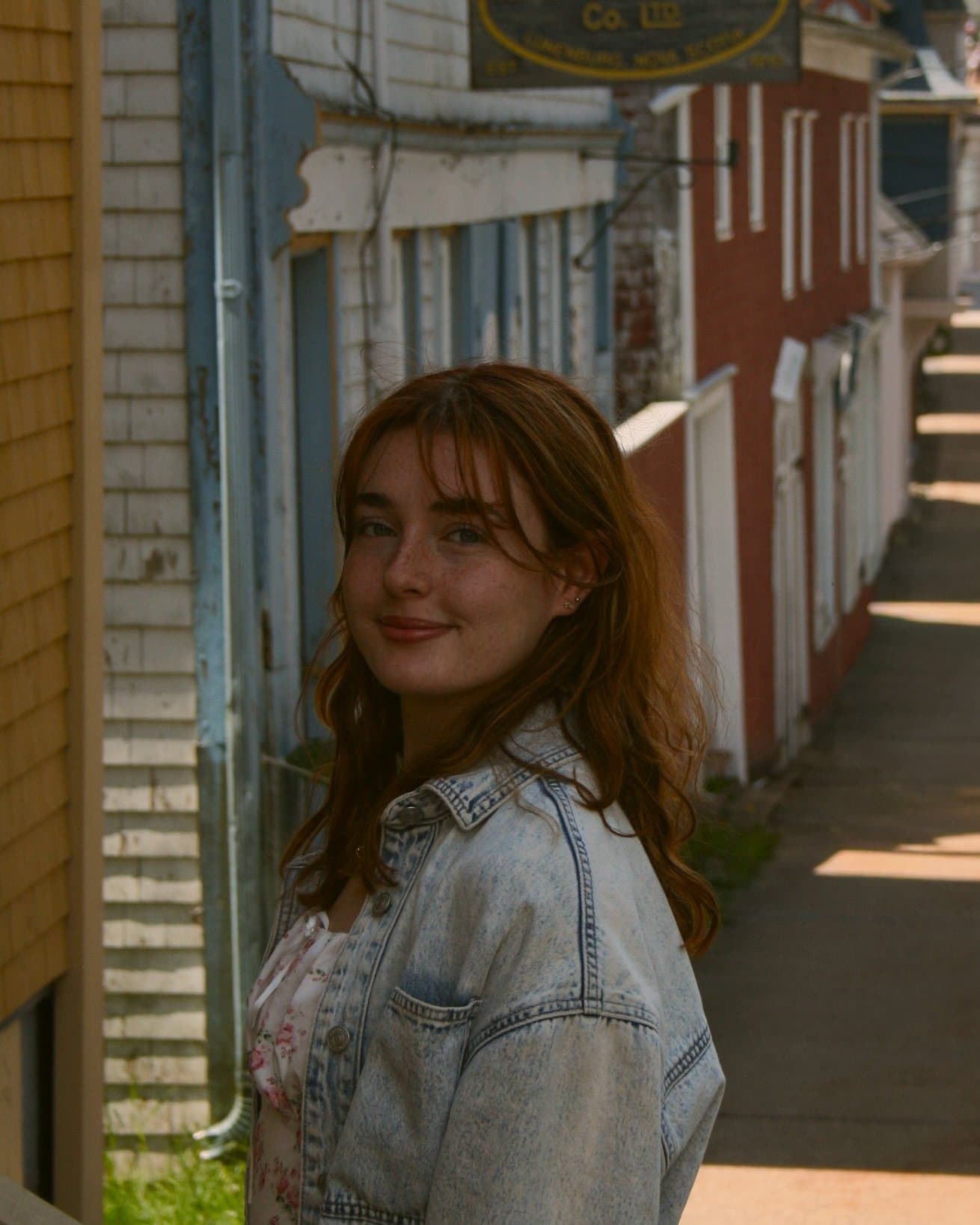 A portrait of Avelyn, the photographer behind Avelyn Claire Photography
